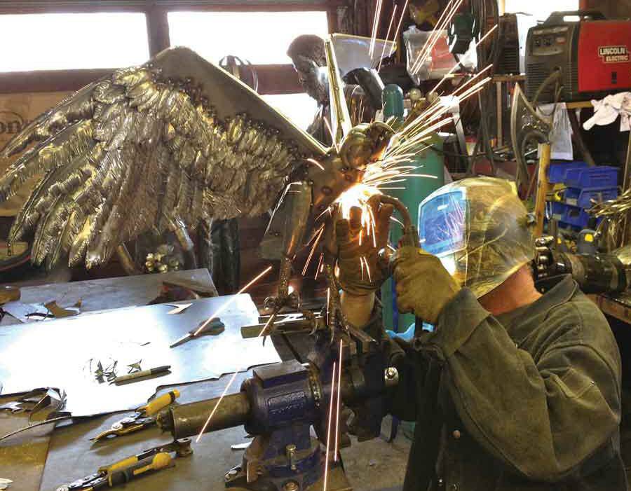 全球钣金新闻-金属制造狂：焊工制作动物的金属钣金-中国·618永利(集团)有限公司-官方网站